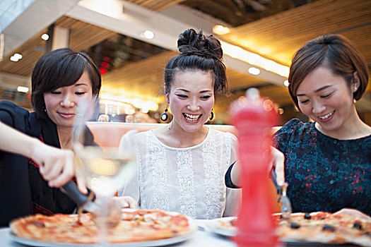 美女,吃饭,比萨饼,餐馆