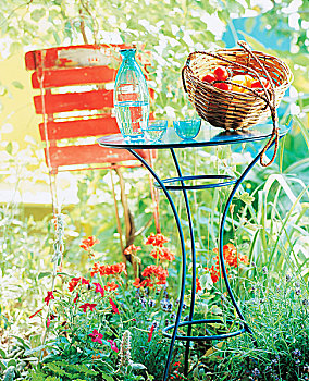 蓝色,圆,铁,桌子,篮子,玻璃花瓶,杯子,花园