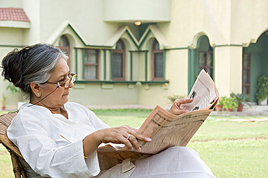 女人,读,报纸,草地,新德里,印度
