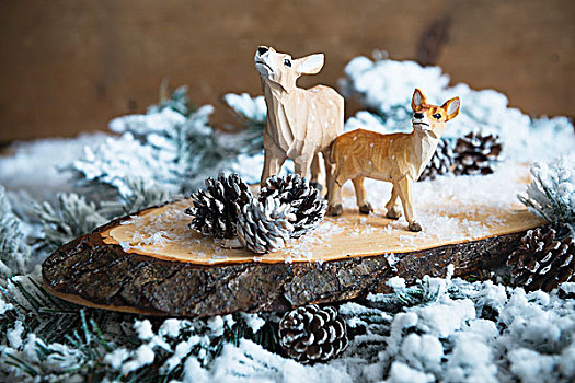 圣诞节,安放,雕刻,鹿,小雕像,切片,原木,雪,枝条