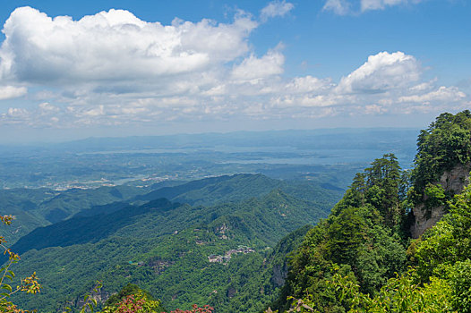 湖北武当山夏日迷人风光