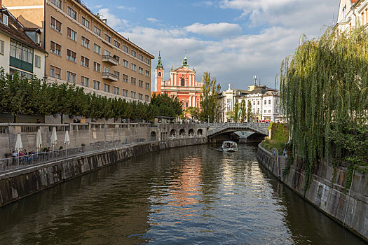 斯洛文尼亚首都卢布尔雅那城市景观