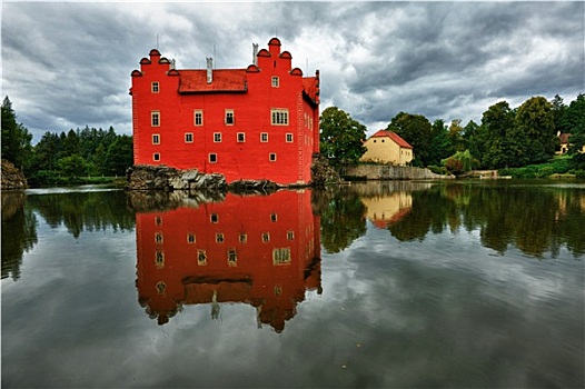 红色,城堡