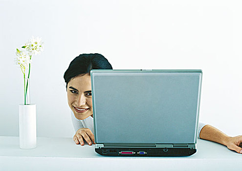 女人,偷窥,笔记本电脑