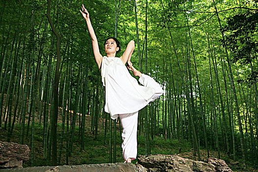 年轻,亚洲女性,瑜珈,竹子
