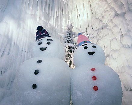 绚丽多彩雪人装扮图片