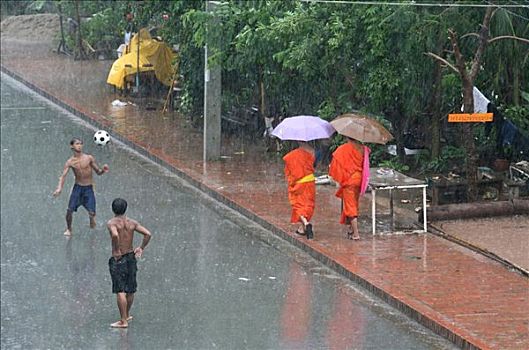 老挝,琅勃拉邦,季风,雨