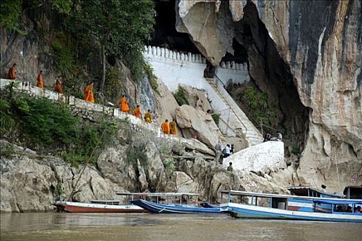 排,橙色,衣服,僧侣,洞穴,靠近,琅勃拉邦,老挝