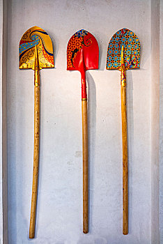 阿联酋迪拜阿法迪历史区网红,mqna沙特,诗的灵感,饭店里民间艺术家展示的金铲子