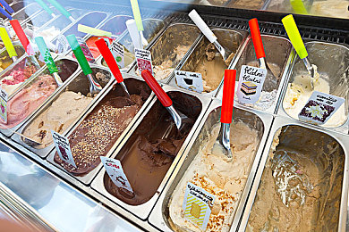 巧克力冰淇淋图片