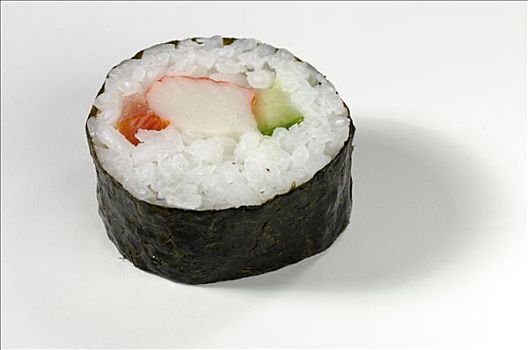 寿司卷,碎鱼块,黄瓜