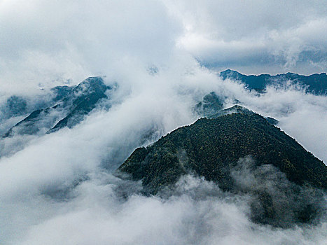 航拍中国浙南群山的雨季