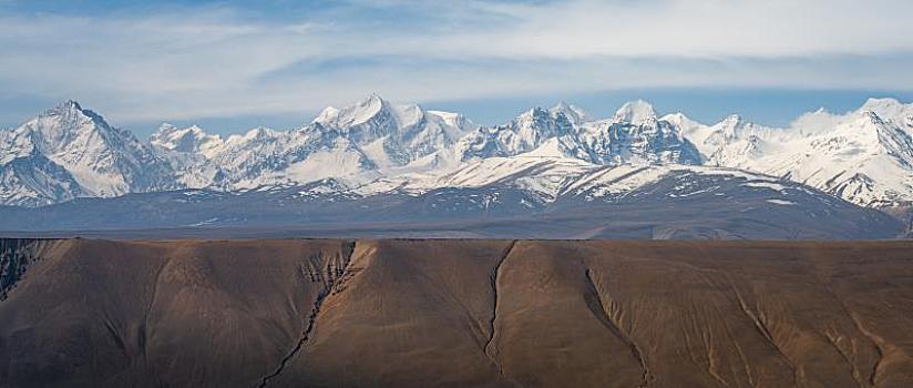 中国西藏阿里地区普兰县雪山风光