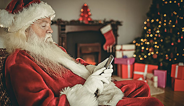 专注,圣诞老人,智能手机,圣诞节,在家,客厅