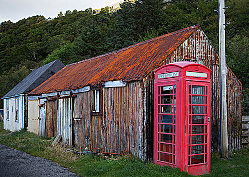传统,红色,公用电话,电话亭,生锈,荒废,波纹板,建筑,高地,苏格兰