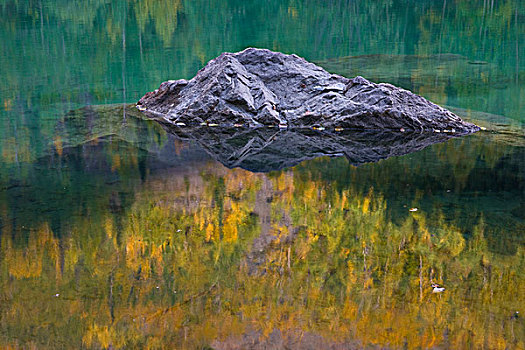 石头,秋叶,无名,山中小湖,东方,河,楚加奇州立公园,阿拉斯加,秋天