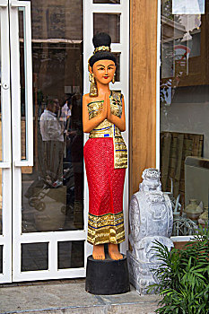 泰国女性玩偶