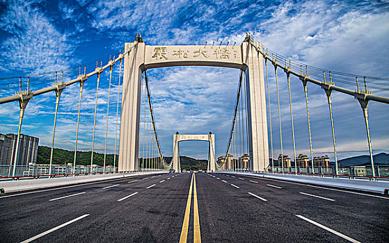中国建筑桥梁雾凇大桥
