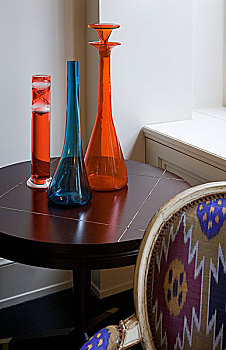 三个,现代,玻璃器皿,花瓶,圆,桌子
