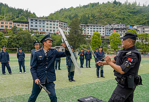 重庆酉阳,演练反恐防暴,创建平安校园