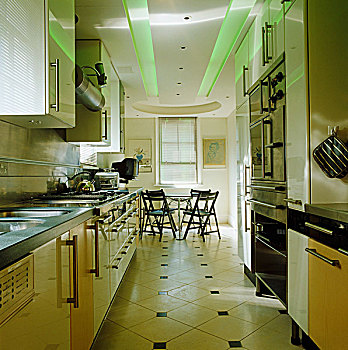 桌子,椅子,一个,尾端,厨房,光亮,现代,绿色,隐蔽式照明