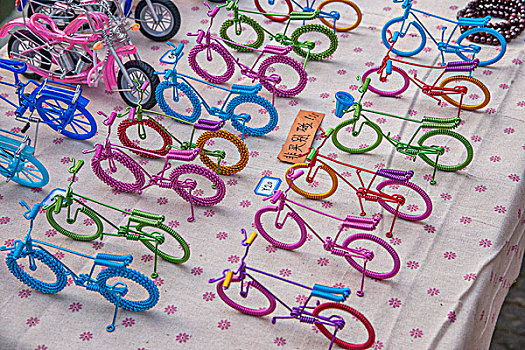 苏州市甪直古镇铁丝自行车玩具