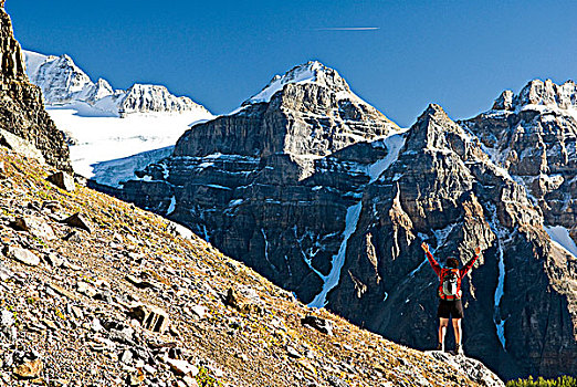女性,远足者,高处,冰碛湖,十峰谷,途中,艾伯塔省,加拿大
