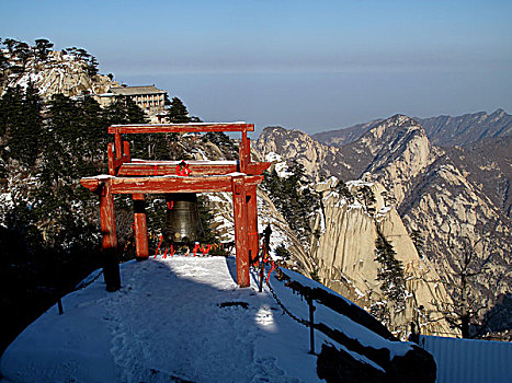 陕西-西岳华山南天门聚仙台铜钟