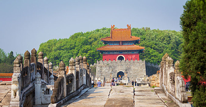 晴日里的湖北钟祥明显陵景区