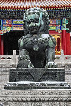 雪中故宫太和门前的铜狮