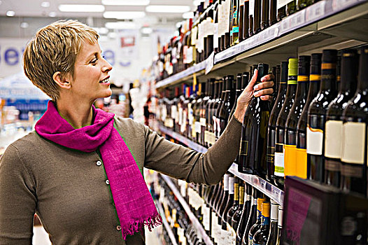 女人,选择,葡萄酒瓶,超市