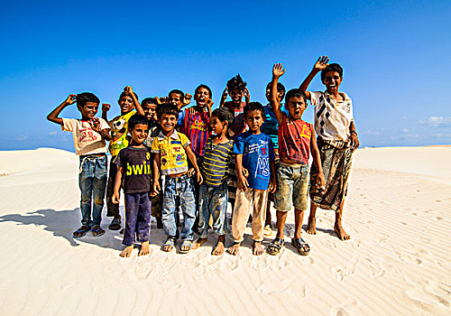 孩子,男孩,姿势,沙丘,南方,海岸,岛屿,索科特拉岛,也门,亚洲