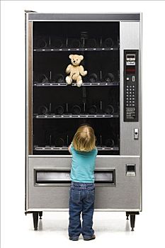 女孩,买,泰迪熊,自动售货机