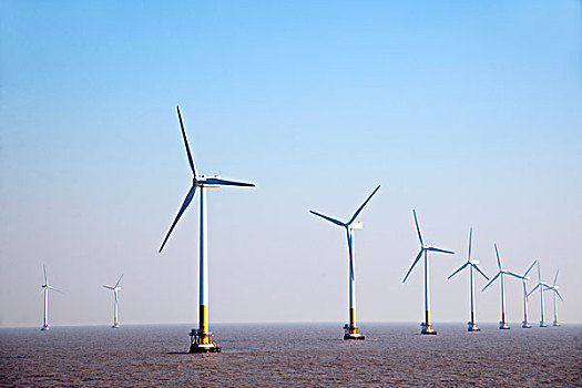 上海經濟自貿區洋山港東海大橋旁海面風力發電機群