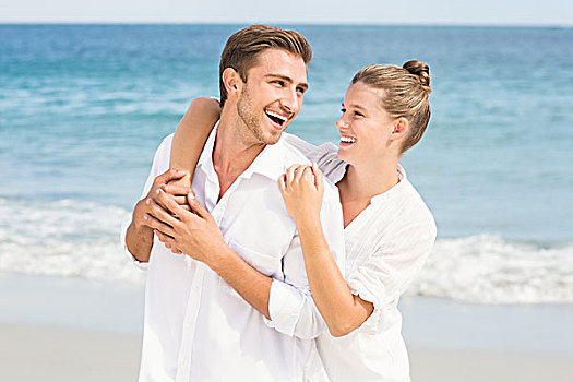 幸福伴侣,搂抱,微笑,相互,海滩