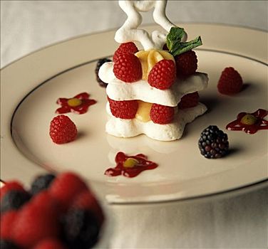 蛋白甜饼,层次,树莓