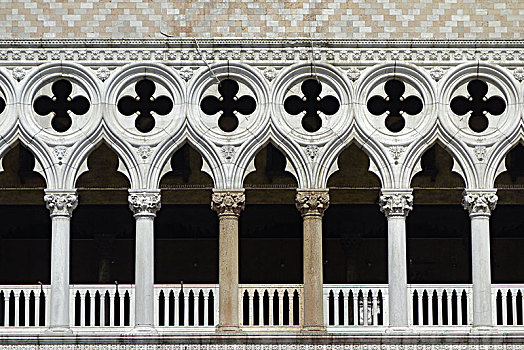 威尼斯风光--总督府廊柱