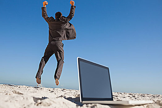 胜利,商务人士,跳跃,离开,笔记本电脑,海滩
