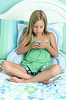 女孩,坐,床,发短信,手机