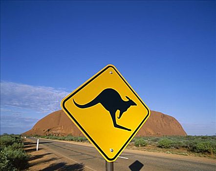 袋鼠,路标,艾尔斯巨石,乌卢鲁卡塔曲塔国家公园,北领地州,澳大利亚
