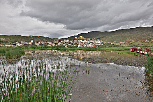 松赞林寺全景