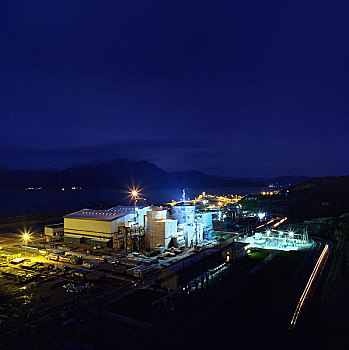 建设中的岭澳核电站夜景