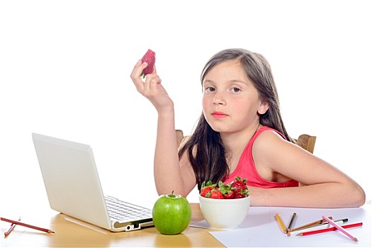 小女孩,坐,书桌,吃,草莓