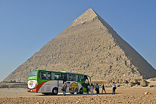 旅游大巴,正面,切夫伦金字塔,吉萨金字塔,埃及,非洲