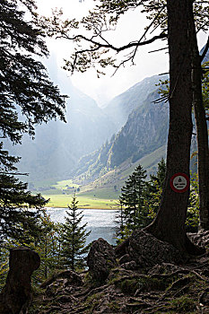 高山湖,阿彭策尔