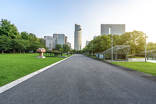 高速公路,城市天际线