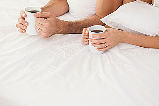 腰部,年轻,情侣,咖啡,床上