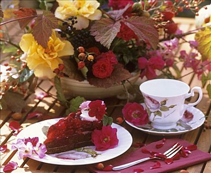 树莓蛋糕,玫瑰,杯子,碗,花