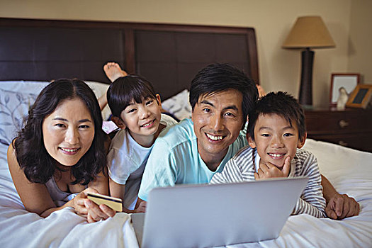 幸福之家,网上购物,笔记本电脑,卧室,在家