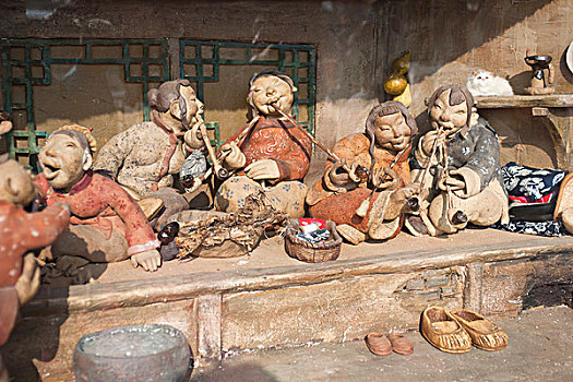 东北人生活陶瓷塑像